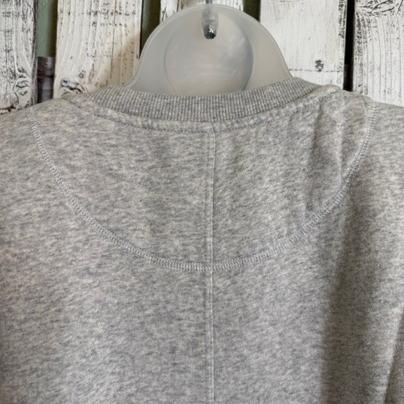 V-neck Cozy Sweatshirt Women Size Medium Heather Gray Front Pockets Casual Basic - Picture 7 of 12